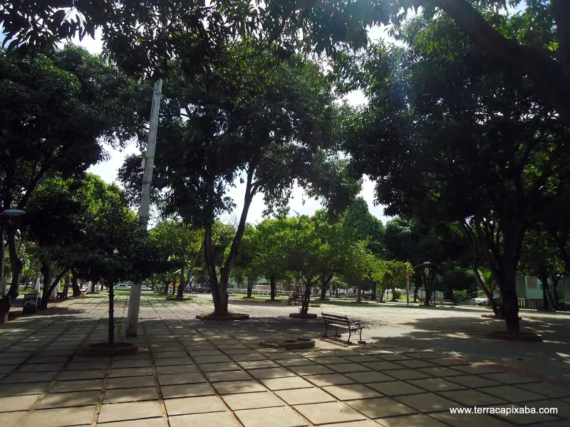 Policia Militar faz operação preventiva na Praça Sol Poente