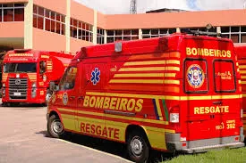 Acidente com carreta em São Domingos do Norte com motorista preso às ferragens