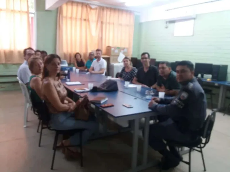 Polícia Militar coloca em prática o projeto piloto de segurança nas escolas contra as drogas em Colatina