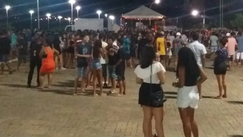 No último dia do carnaval colatinense a noite foi do samba e dos Djs