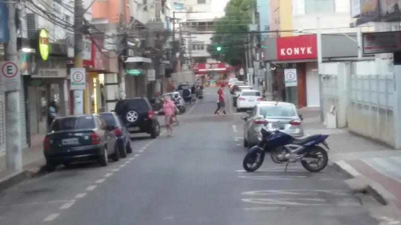 Comércio é assaltado na rua Cassiano Castelo bem no centro de Colatina
