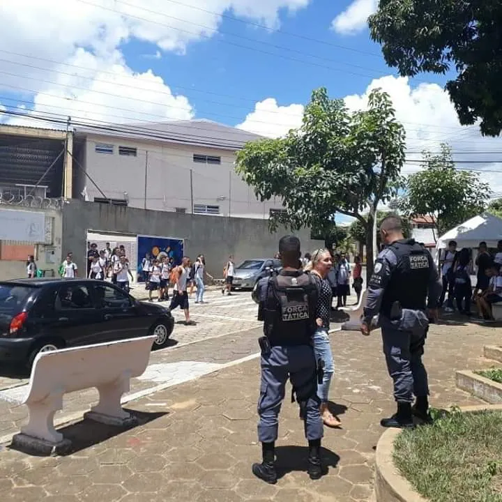 Adolescente com mandado de internação é apreendido na entrada da escola em Colatina