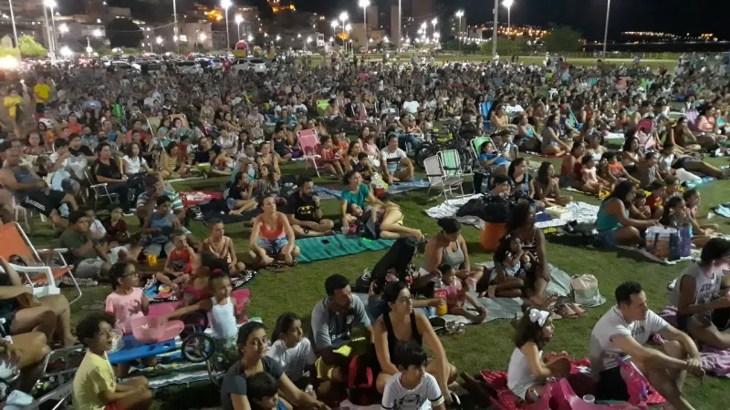 O colatinense compareceu para curtir o cinema ao ar livre. Cine Verde