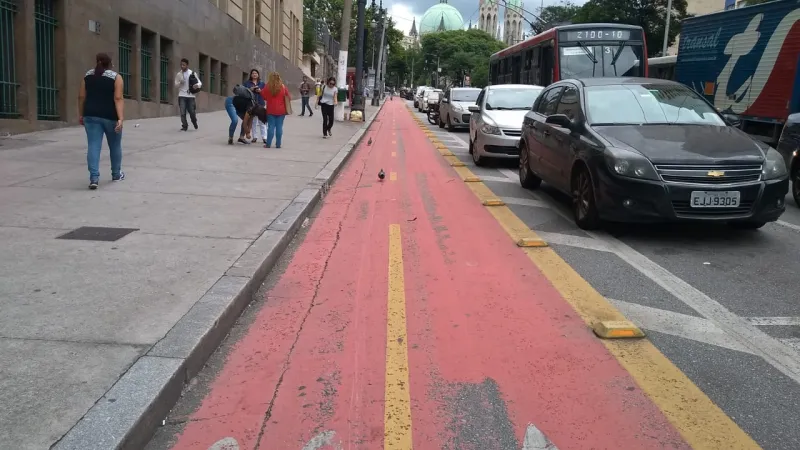Prefeitura quer construir ciclovia por toda Avenida Silvio Avidos, mas a maioria dos comerciantes é contra