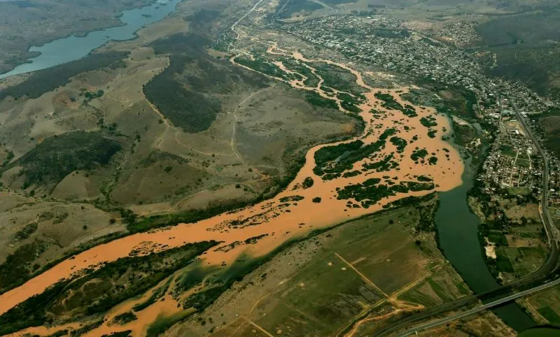 Juiz promete decidir até o fim de junho pedido de complemento indenizatório para atingidos de Mariana