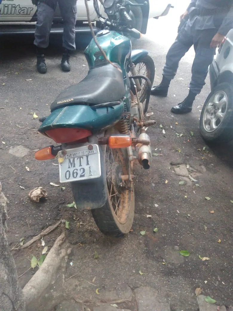 PM apreende em Colatina Velha motocicleta com restrição de furto ou roubo