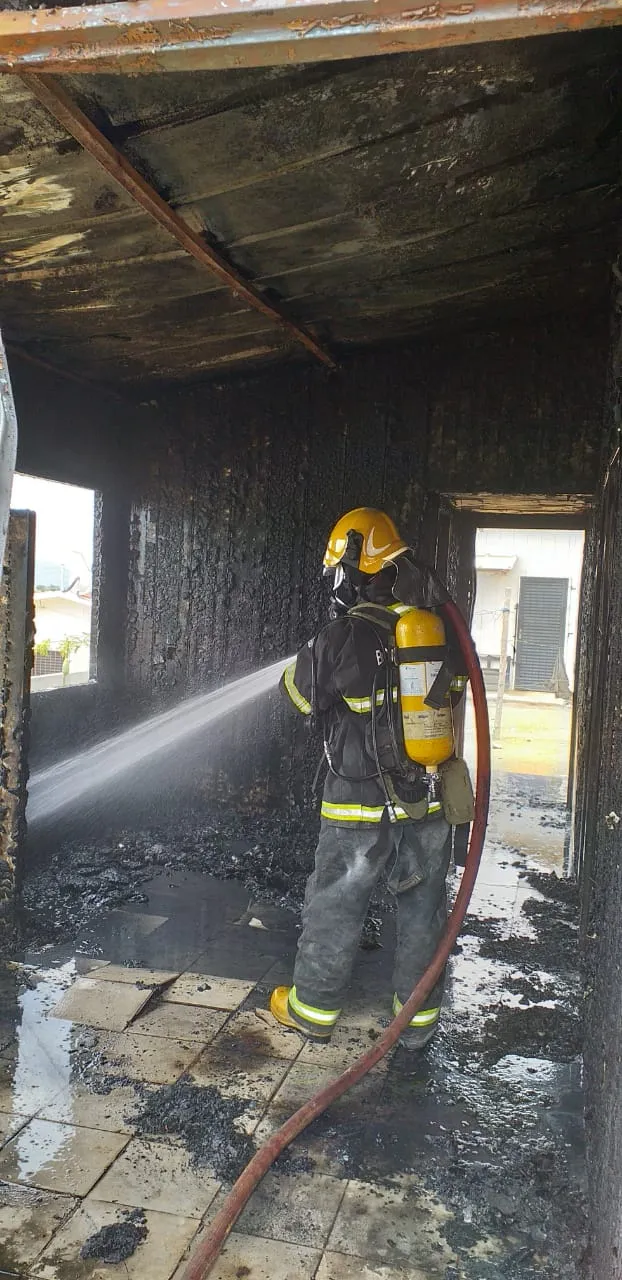 Incêndio destrói residência em Colatina
