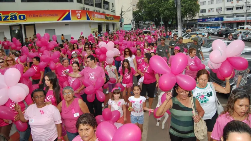 Outubro Rosa Colatina se encerra com a Caminhada pela Vida