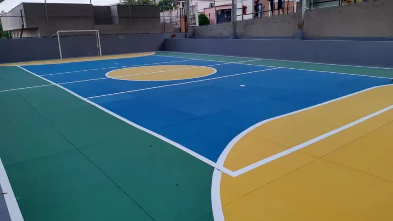 Moradores se unem para reformar quadra de esportes em bairro colatinense