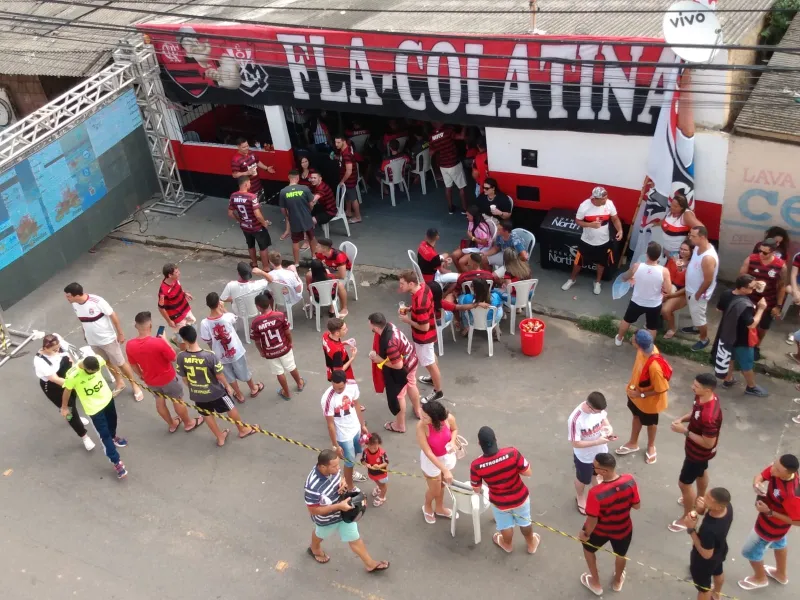 Torcida Organizada “Fla Colatina” concentrada desde o meio dia para a Final da Libertadores