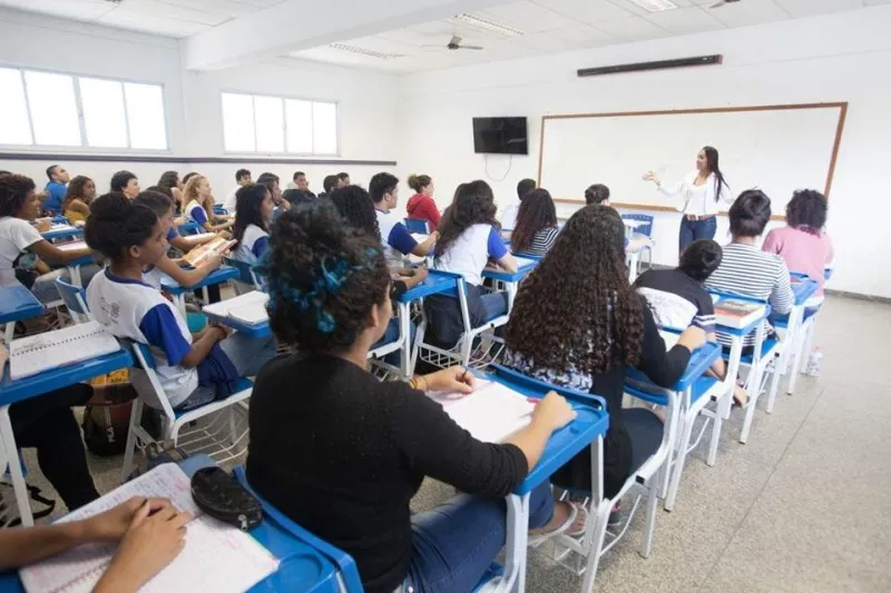 Governador Renato Casagrande aumenta verba para escolas públicas. O acréscimo será de 21% para 2020