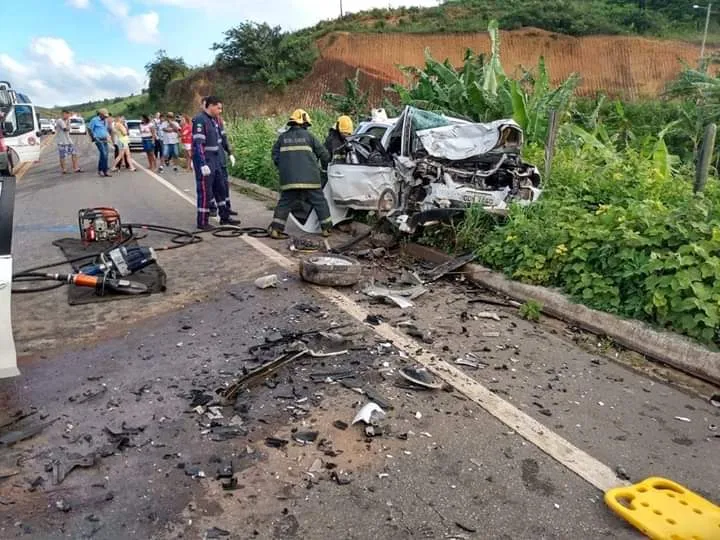 Grave acidente na saída de Colatina deixa dois mortos e um ferido. Dentre os mortos, está um empresário colatinense