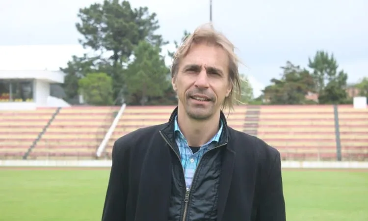 Edmilson Ratinho, Presidente do CTE, diz que ofereceram R$ 100 mil para entregar jogo no Capixabão