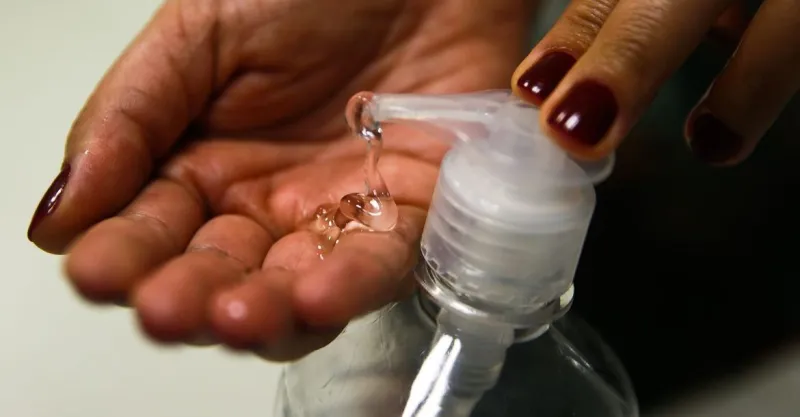 Procura por álcool em gel derruba estoque e infla preço em Colatina