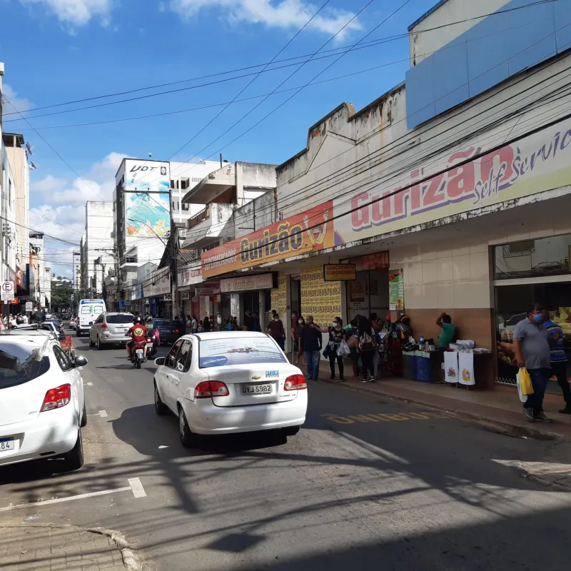 Coronavírus: colatinenses lotam o centro da cidade para as compras do dia dos namorados