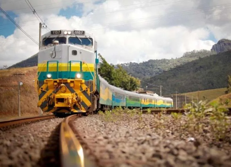 Trem de passageiros é suspenso por protesto indígena e afeta viagens no ES e MG