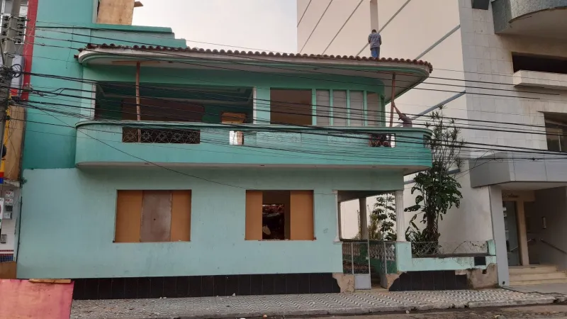 Casa tradicional da Avenida Getúlio Vargas é demolida para dar lugar a novo empreendimento em Colatina