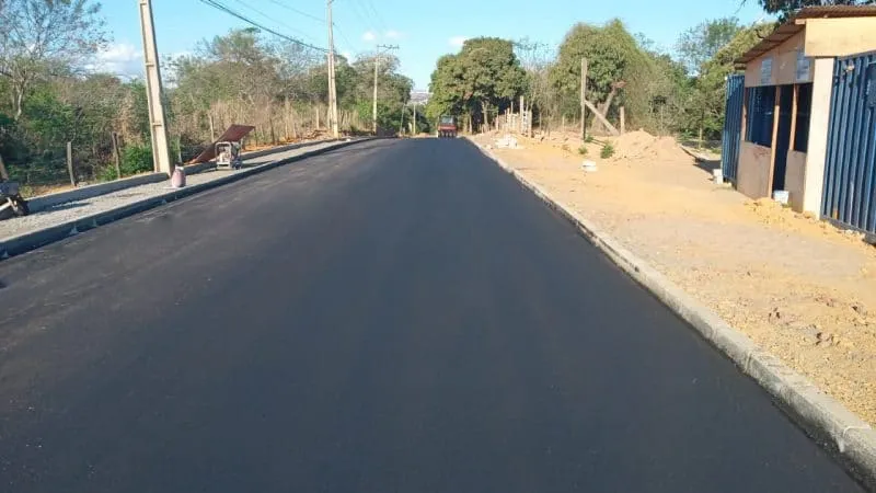 Asfalto que ligará o bairro  Honório Fraga ao Columbia chega à BR 259