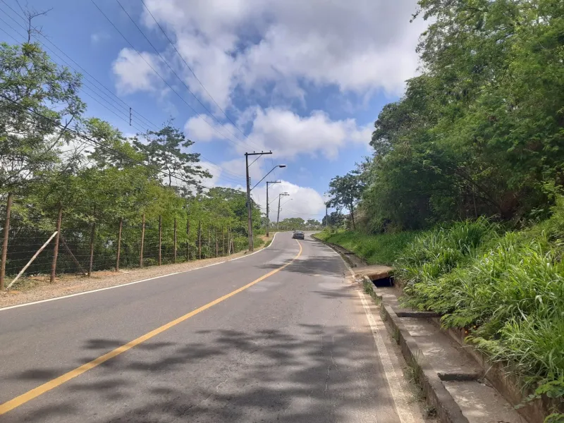 Motociclista sofre acidente na saída do bairro Ayrton Senna, em Colatina