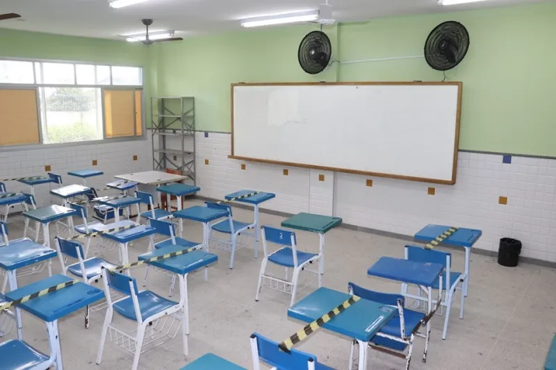 Escolas estaduais utilizadas para votação não terão aulas presenciais na próxima segunda (16)