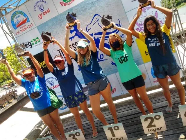Aluna da Escola Honório Fraga fica em primeiro lugar na travessia da Lagoa Juparanã. Equipe Colatinense Brilha 