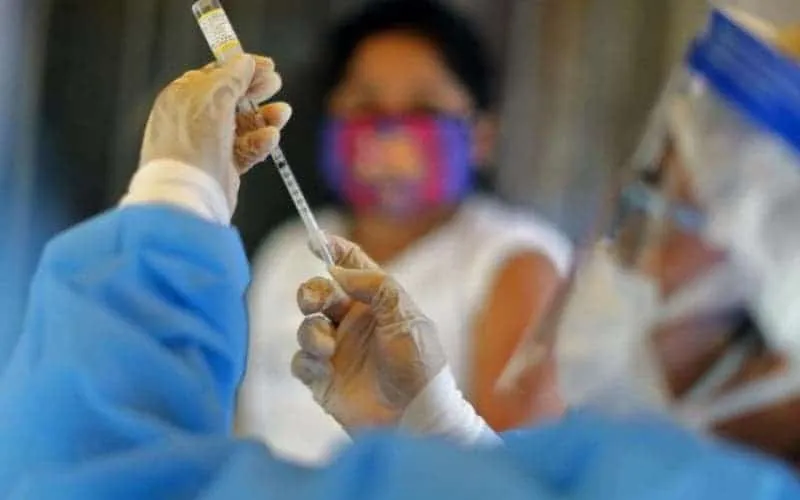 Vacinação para idosos com 63 anos ou mais acontece neste sábado (03), em Colatina