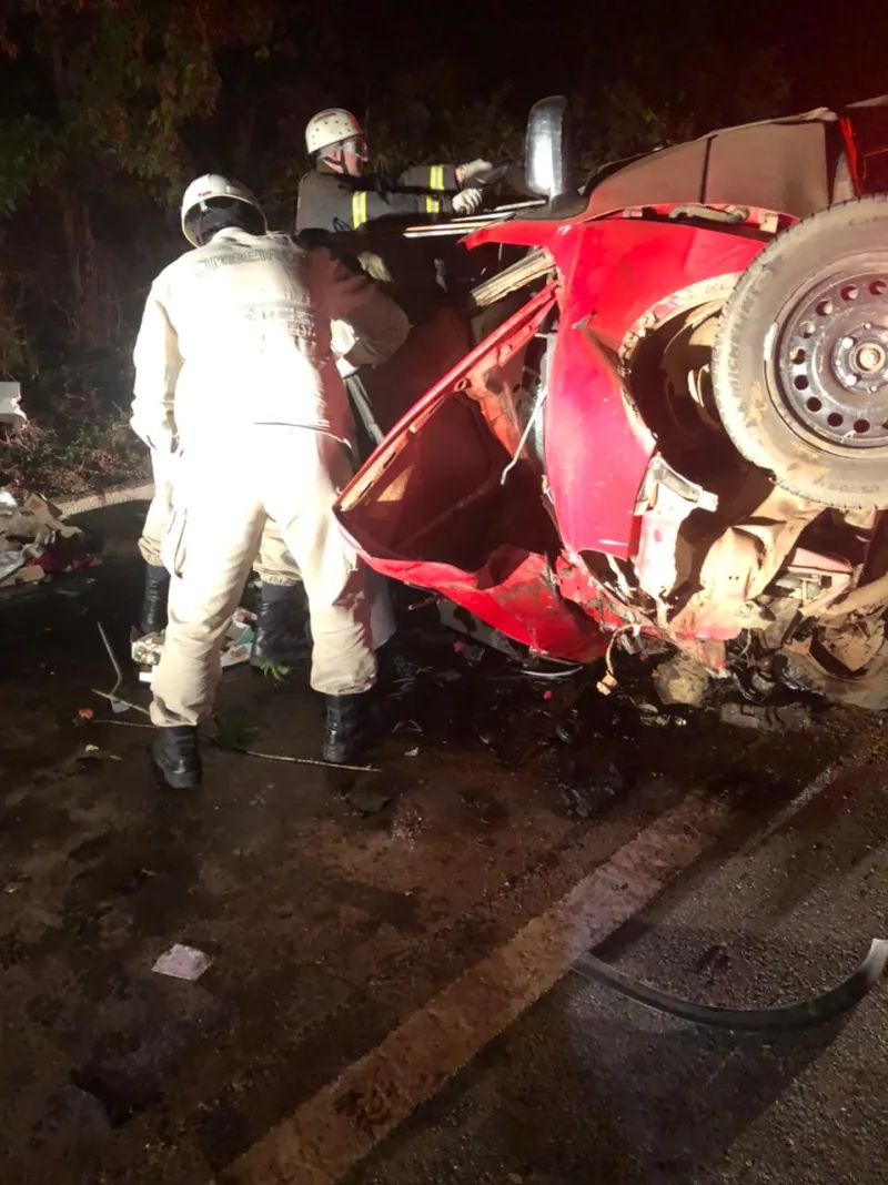 Dois carros e uma moto batem na ES 080 em São Domingos do Norte