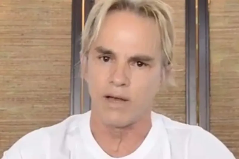 Sérgio Meneguelli apresenta projeto para abolir terno e gravata em plenário