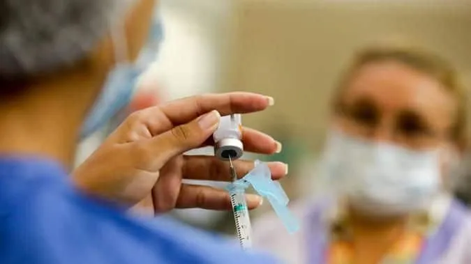 Com nova onda de Covid, Colatina dá início à quarta dose para população de 50 a 59 anos