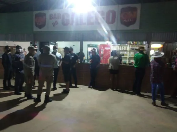 Polícia Militar encerra festa clandestina com 400 pessoas em Colatina