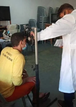 Governo do Estado: detentos e servidores de unidade prisional de Colatina passam por exame oftalmológico