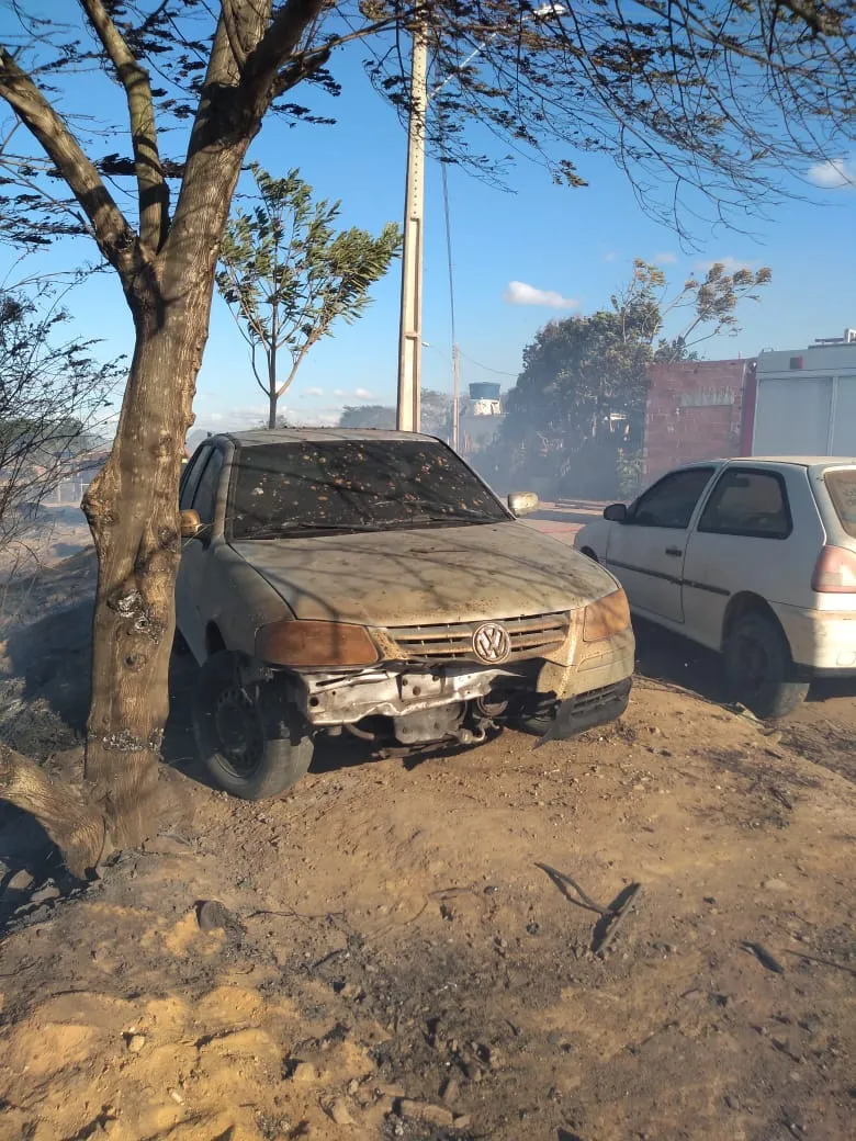 Fogo atinge três residências, uma oficina mecânica e um automóvel em Colatina