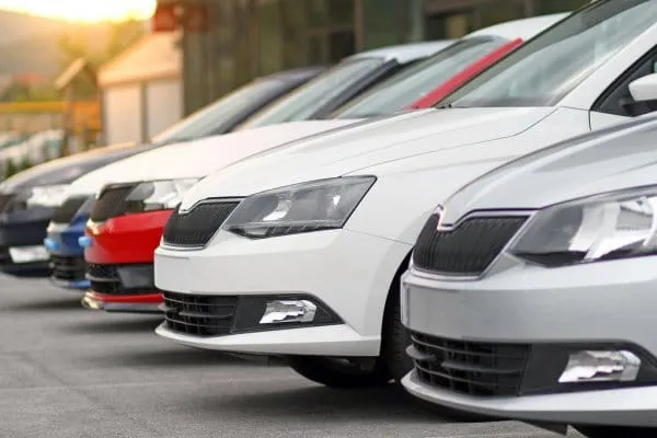Com altas constantes da gasolina, carros econômicos impulsionam vendas nas concessionárias de Colatina