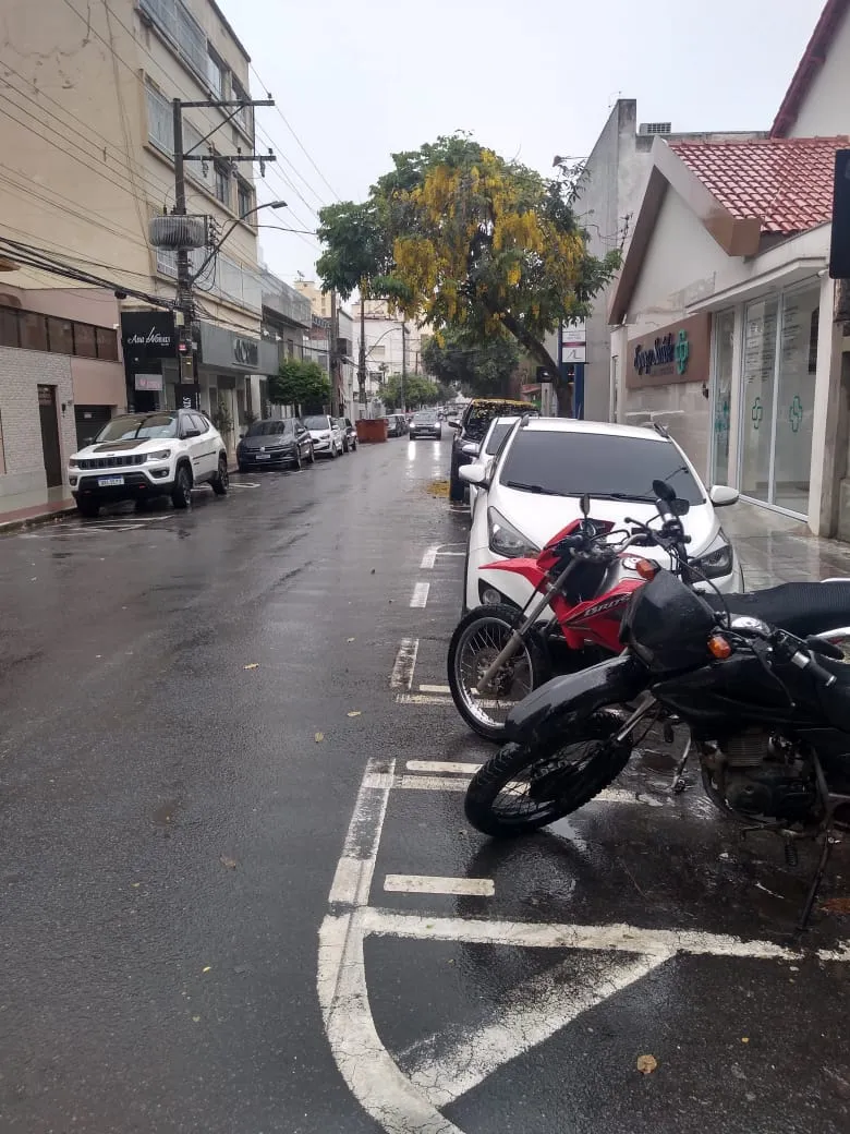 Chuva não tirou o otimismo do comércio no Dia das Crianças em Colatina