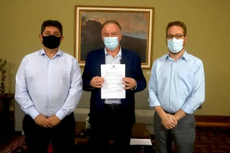Governador Casagrande anuncia a reestruturação do Plano de Carreira do magistério