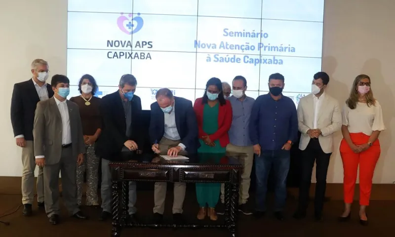 Casagrande assina plano para o compromisso de fortalecimento da Atenção Primária à Saúde capixaba