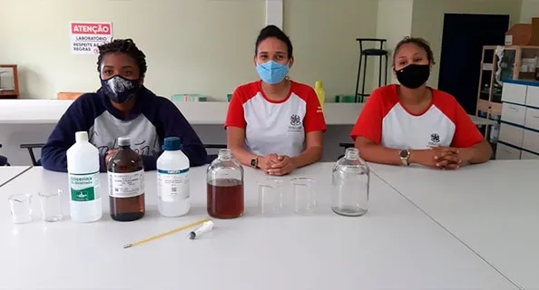 Estudantes de Colatina transformam óleo de cozinha usado em biodiesel e conquistam 3° lugar em Feira de Ciências