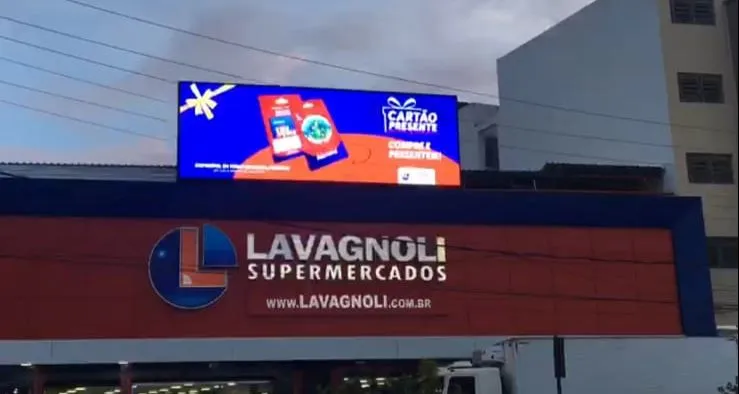 Vídeo: supermercado em Colatina instala Painel de LED para se comunicar com clientes