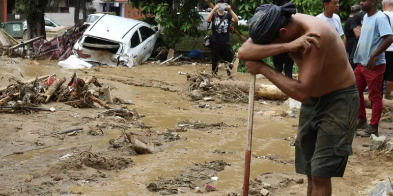 Colégio em Colatina faz campanha e arrecada água mineral para moradores de Petrópolis