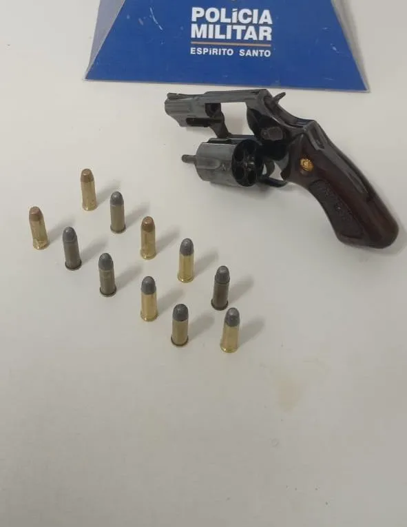 Homem participa de baderna em praça pública e é detido com arma de fogo em Colatina