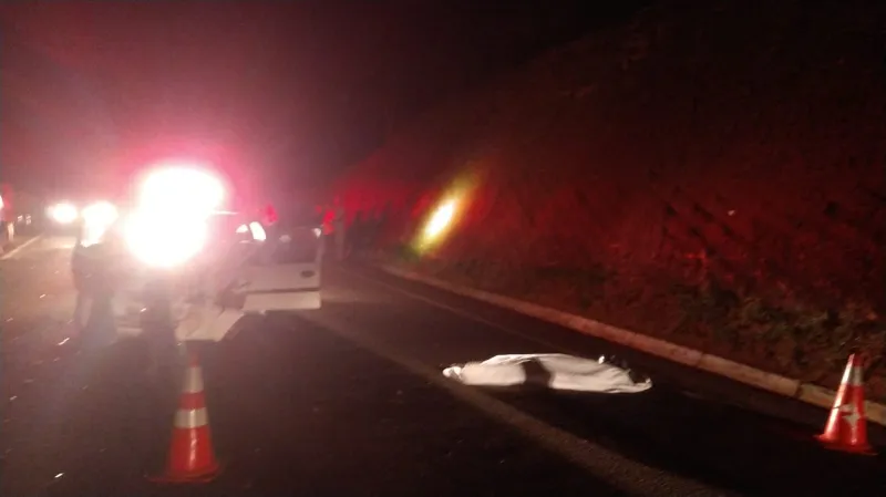 Colisão frontal entre carro e moto tira a vida de motociclista em Governador Lindenberg