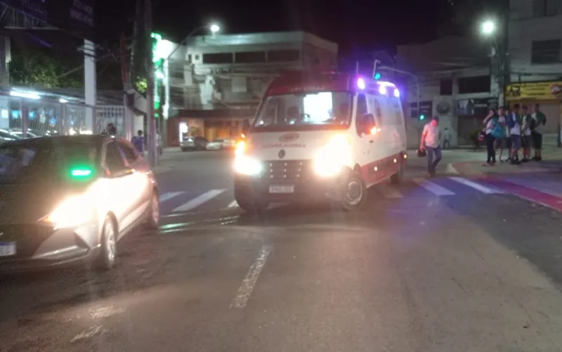 Aluno é atropelado por motociclista na faixa de pedestre no bairro Lacê, em Colatina