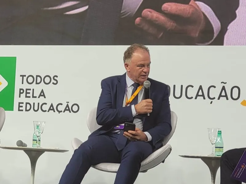 Governador Renato Casagrande destaca resultados da Educação em evento nacional