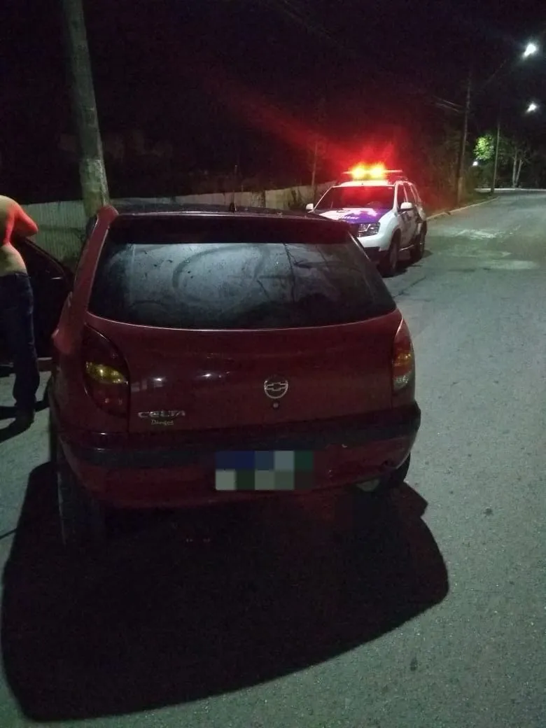 Motorista colide contra poste e se recusa a fazer o teste do bafômetro em Colatina