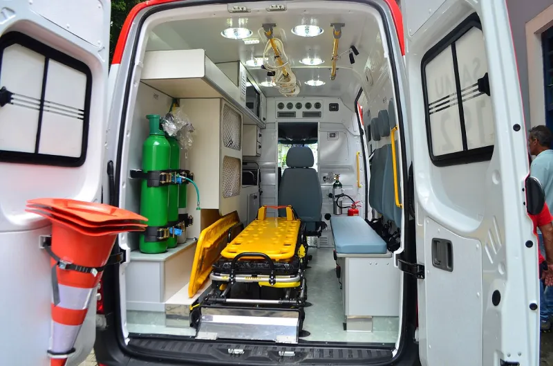 Colisão entre carro e moto deixa dois homens com fraturas em Colatina