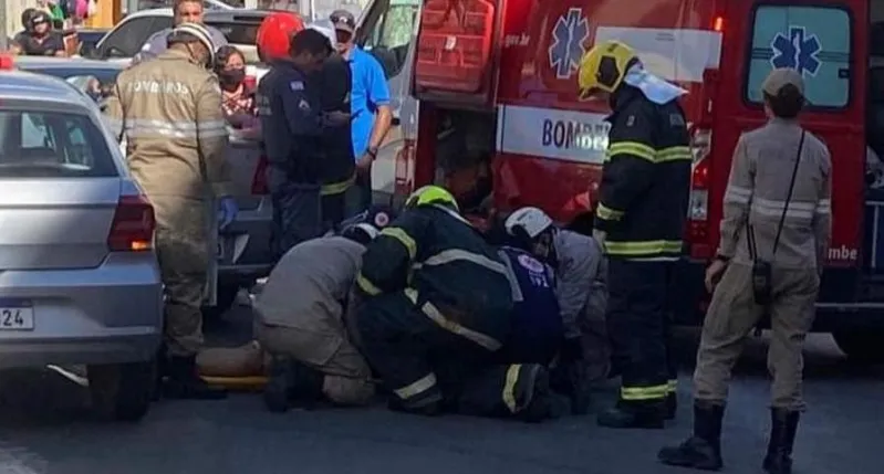 Acidente entre dois carros no bairro Vila Nova deixa motorista desorientado, em Colatina
