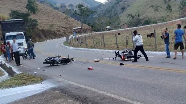 Duas mortes na estrada que liga Pancas a Alto Rio Novo. Motociclistas colidem frontalmente