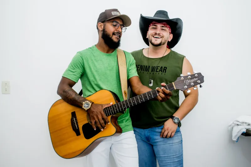 Estourados nas redes sociais dupla Wellington e Rafael gravam DVD nesta quarta-feira (31) em Colatina