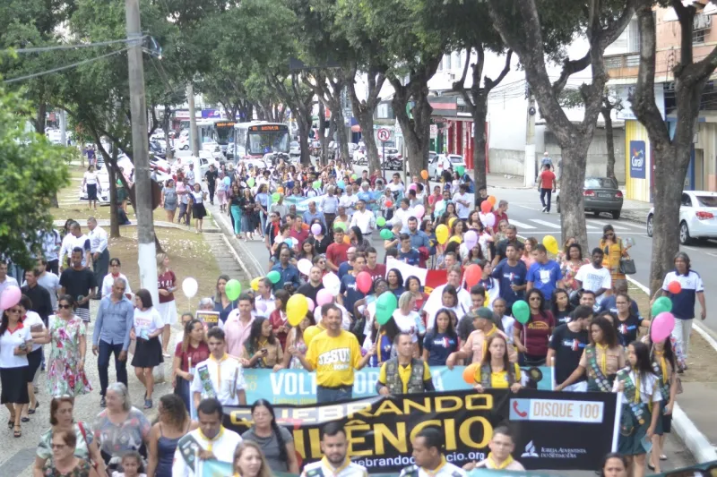 Passeata denuncia violência psicológica em Colatina