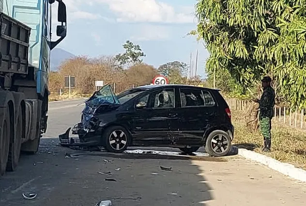 Câmera registra colisão entre carro e carreta que tirou a vida de professora próximo a Baixo Guandu